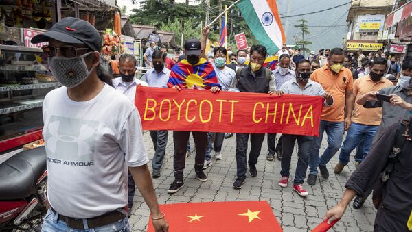 Tibetanos exilados e indianos protestam contra a China em Dharmsala - Sputnik Brasil