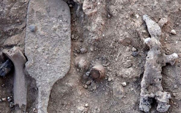Cetro de bronze descoberto em sítio arqueológico de Laquis, em Israel - Sputnik Brasil
