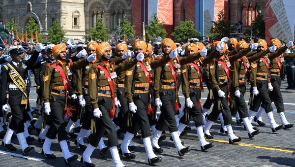 Soldados indianos marchando na Parada dos 75 anos da Vitória na Praça Vermelha em Moscou - Sputnik Brasil
