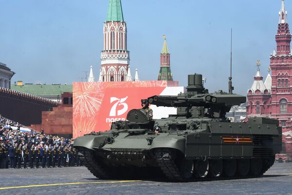 Veículo russo de apoio de tanques Terminator passa pela Praça Vermelha durante comemorações do fim da Grande Guerra pela Pátria - Sputnik Brasil