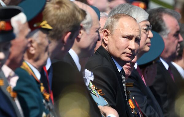 Presidente russo Vladimir Putin participa na Praça Vermelha da Parada Militar da Vitória na Grande Guerra pela Pátria - Sputnik Brasil