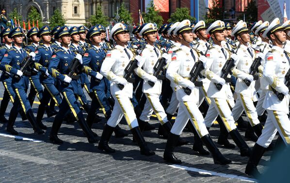 Participantes da China desfilam na Parada pela Vitória na Grande Guerra pela Pátria - Sputnik Brasil