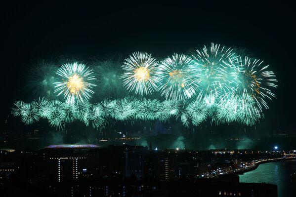 Fogos de artifício marcam os 75 anos do Dia da Vitória em Moscou - Sputnik Brasil