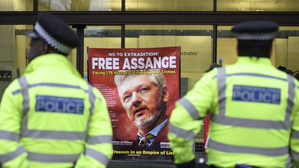 Ato contra a extradição de Julian Assange em Londres - Sputnik Brasil