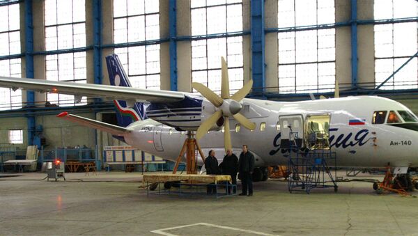 Aeronave An-140 em fábrica na Rússia (imagem referencial) - Sputnik Brasil