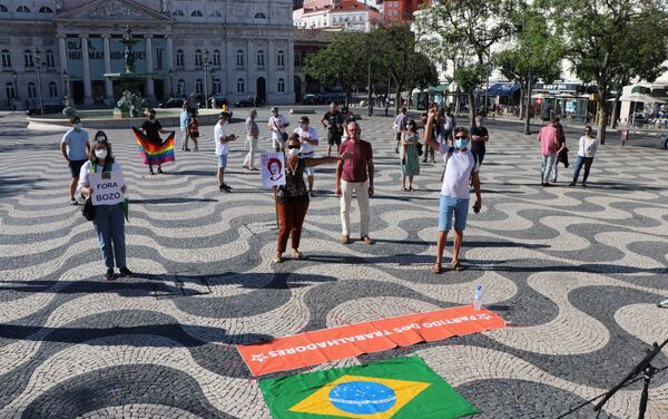 Manifestação em Lisboa, Portugal, contra o governo de Jair Bolsonaro. - Sputnik Brasil