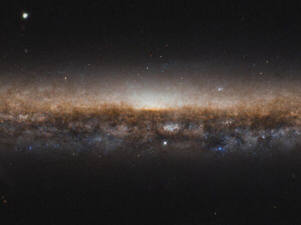 Galáxia NGC 5907 captada pelo telescópio espacial Hubble da NASA - Sputnik Brasil