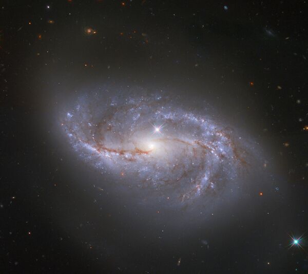 Vista espacial da galáxia NGC 2608 na constelação de Câncer - Sputnik Brasil