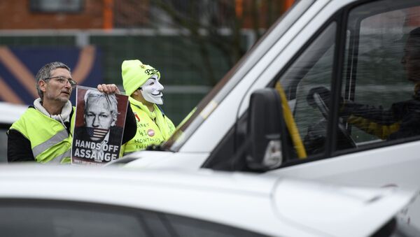 Comício de apoio a Julian Assange em Londres - Sputnik Brasil