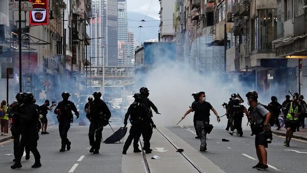 Polícia entra em confronto com manifestantes contrário à lei de Segurança Nacional em Hong Kong - Sputnik Brasil