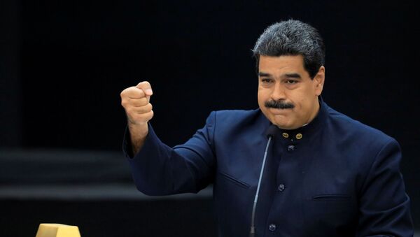 Presidente venezuelano, Nicolás Maduro, com barras de ouro - Sputnik Brasil