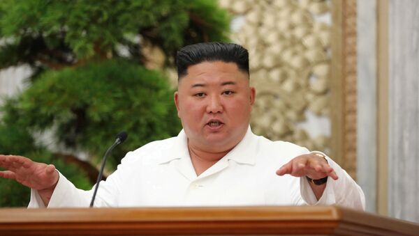 Líder norte-coreano Kim Jong-un durante reunião, 2 de julho de 2020 - Sputnik Brasil