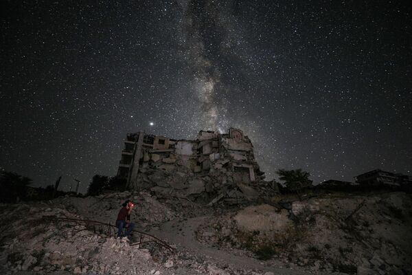 Edifícios destruídos por bombardeamentos na província síria de Idlib - Sputnik Brasil