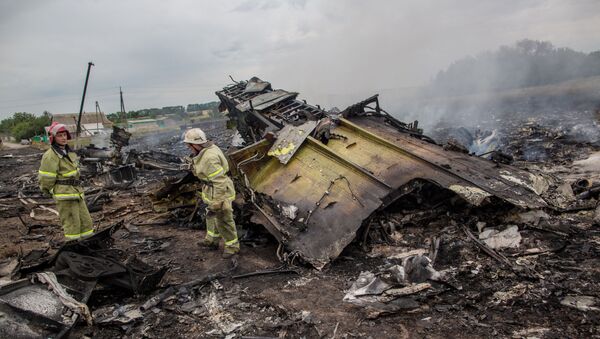Equipes de resgate no local da queda do MH17 no leste da Ucrânia - Sputnik Brasil