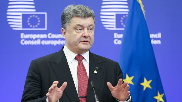 Pyotr Poroshenko, presidente da Ucrânia, Bruxelas, em 12 de fevereiro de 2015 - Sputnik Brasil