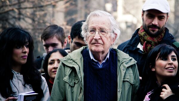 Noam Chomsky - Sputnik Brasil