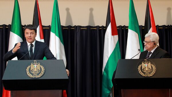 O premier da Itália, Matteo Renzi, em encontro com o presidente da Autoridade Nacional Palestina, Mahmoud Abbas - Sputnik Brasil