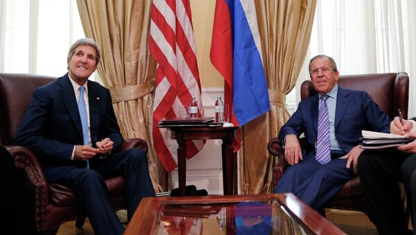 John Kerry e Sergei Lavrov em Vienna em 30 de junho, 2015 - Sputnik Brasil