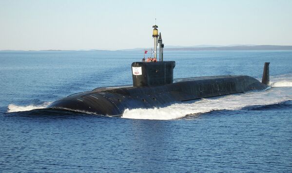 K-535 de classe Borei submarino de mísseis balísticos Yuri Dolgorukiy no mar. - Sputnik Brasil
