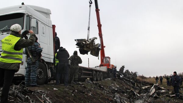 Retirada dos destroços do MH17, em Donetsk - Sputnik Brasil