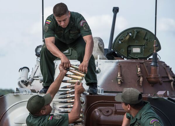 Militares das Forças Armadas da Venezuela. Participantes do Biatlo de Tanque. - Sputnik Brasil