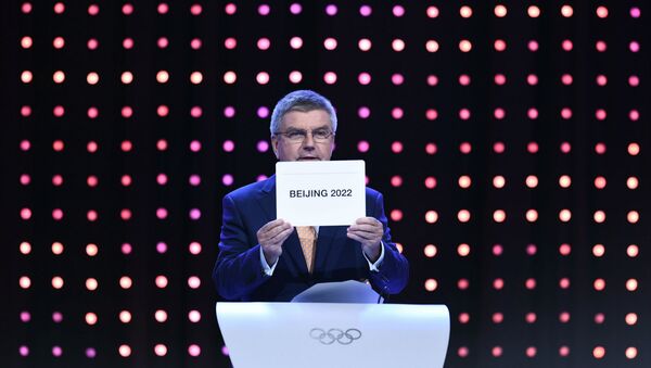 Thomas Bach, presidente do COI, anuncia a vitória de Pequim na disputa para sediar os Jogos Olímpicos de Inverno de 2022. - Sputnik Brasil