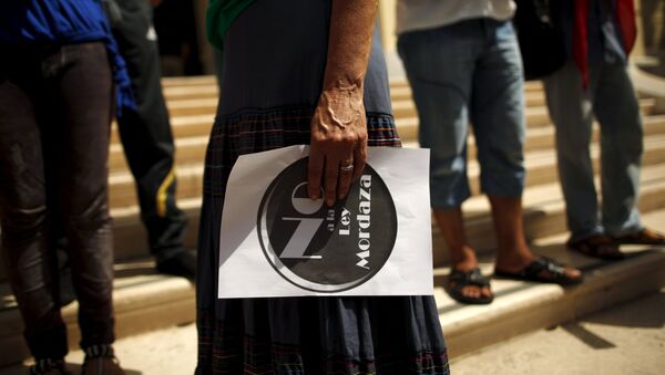 Protesto contra a Lei da Mordaça em Málaga, no sul da Espanha, em 1 de julho de 2015 - Sputnik Brasil