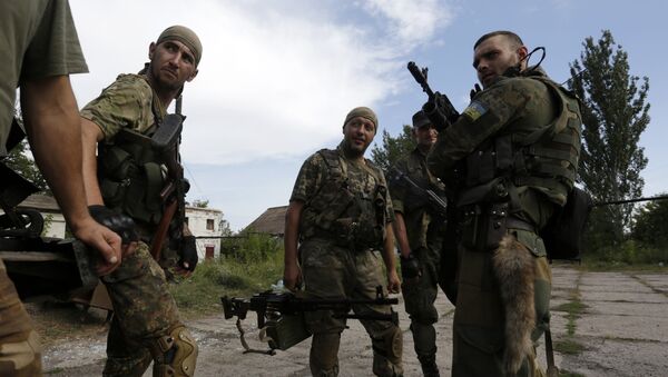 Soldados ucranianos posicionados na vila de Zaytseve na região de Donetsk, 29 de julho de 2015. - Sputnik Brasil