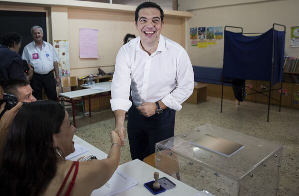 Primeiro-ministro da Grécia, Alexis Tsipras, durante votação no referendo grego - Sputnik Brasil