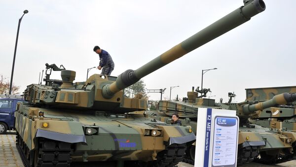 O tanque de guerra da Coreia do Sul K2 é exibido durante a Exibição Internacional de Defesa Área de Seul. 28 de outubro de 2013 - Sputnik Brasil