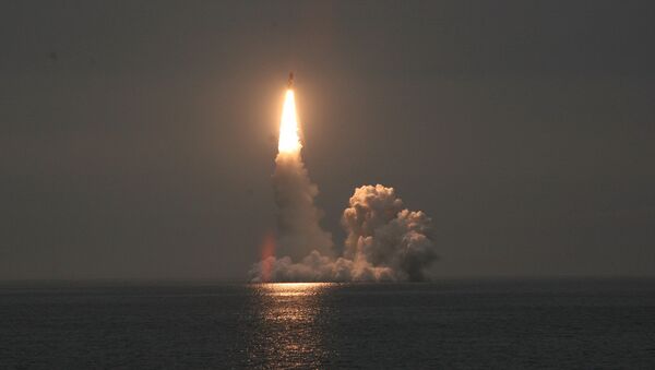 Lançamento de um míssil Bulavá. - Sputnik Brasil