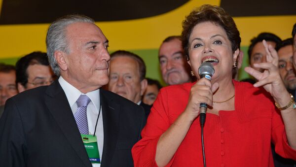 A presidenta do Brasil, Dilma Rousseff, ao lado do seu vice, Michel Temer - Sputnik Brasil