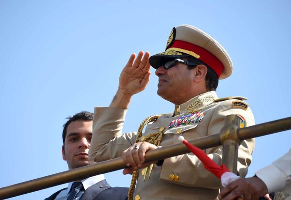 Abdul Fatah Khalil al-Sisi, presidente egípcio, visita a cerimônia de abertura da nova via do canal de Suez na cidade de Ismailia - Sputnik Brasil