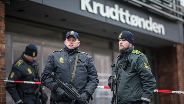 Polícia de Copenhague junto ao café Krudttonden - Sputnik Brasil
