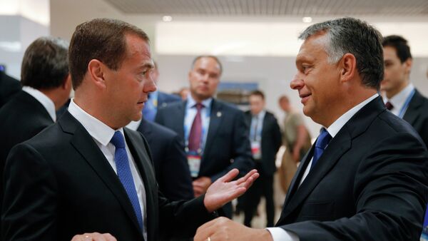 Dmitry Medvedev e Viktor Orban, repectivamente, premier da Rússia e da Hungria. - Sputnik Brasil