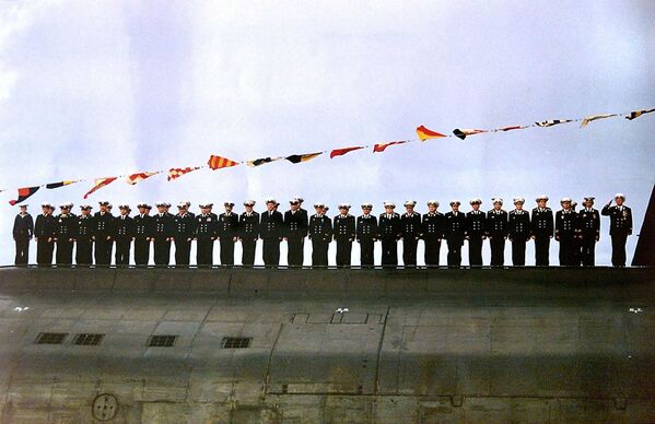 Tripulação do submarino Kursk durante a celebração do Dia da Marinha da Rússia - Sputnik Brasil
