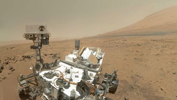 Robô móvel Curiosity em Marte - Sputnik Brasil