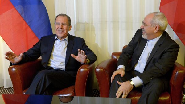Reunião entre o chanceler russo Serguey Lavrov e o seu homólogo iraniano, Mohammad Javad Zarif. - Sputnik Brasil