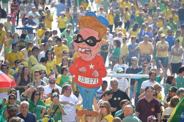 Uma charge da Dilma Rousseff durante os protestos no Brasil - Sputnik Brasil
