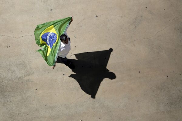 Um participante dos protestos contra a presidente do Brasil, Dilma Rousseff. Brasília, 16 de agosto de 2015. - Sputnik Brasil
