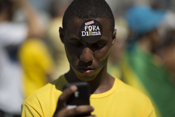Um participante dos protestos contra a presidente do Brasil, Dilma Rousseff. Rio de Janeiro. 16 de agosto de 2015. - Sputnik Brasil