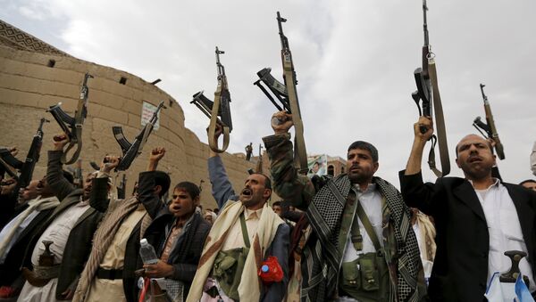 Rebeldes Houthis armados no Iêmen - Sputnik Brasil