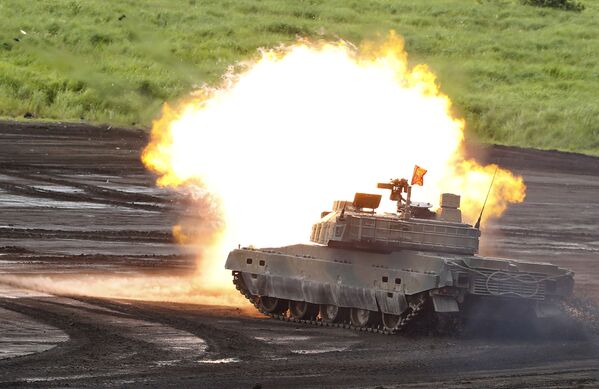 Tanque durante exercícios militares no Japão. 18 de agosto de 2015 - Sputnik Brasil