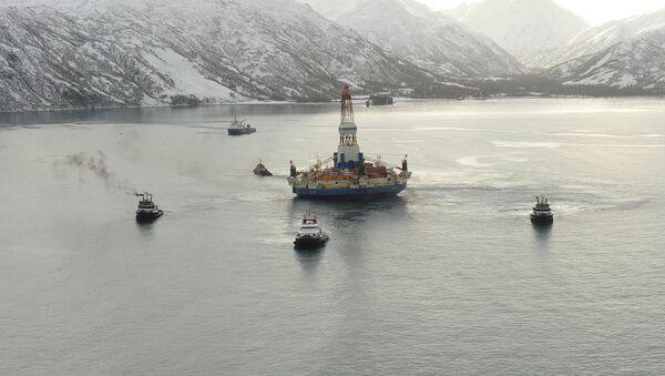Plataforma de petróleo da Shell na ilha Kodiak, no sul do Alasca, em 26 de fevereiro de 2013 - Sputnik Brasil