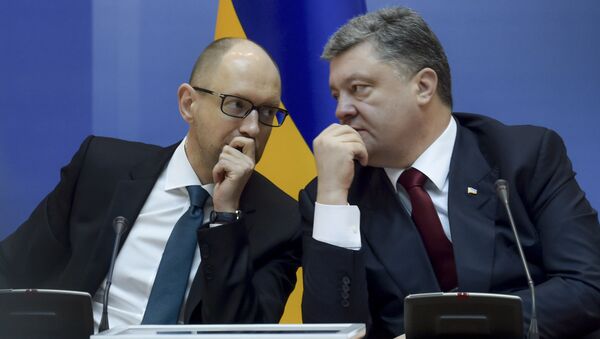Pyotr Poroshenko, presidente da Ucrânia (direita), e Arseniy Yatsenyuk (primeiro-ministro) - Sputnik Brasil