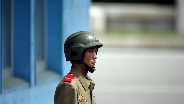 Soldado norte-coreano próximo à fronteira com a Coreia do Sul. - Sputnik Brasil