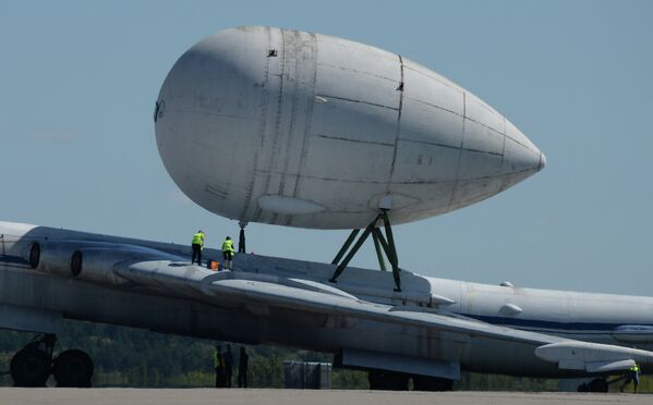 O avião de transporte VM-T Atlant na exposição estática do MAKS 2015 - Sputnik Brasil