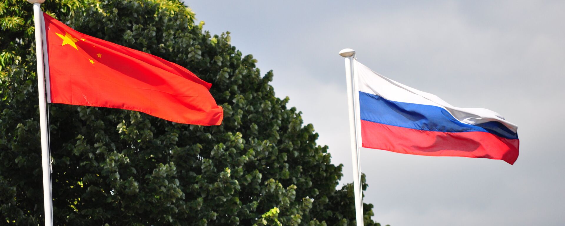 Bandeiras da Rússia e da China - Sputnik Brasil, 1920, 20.10.2023