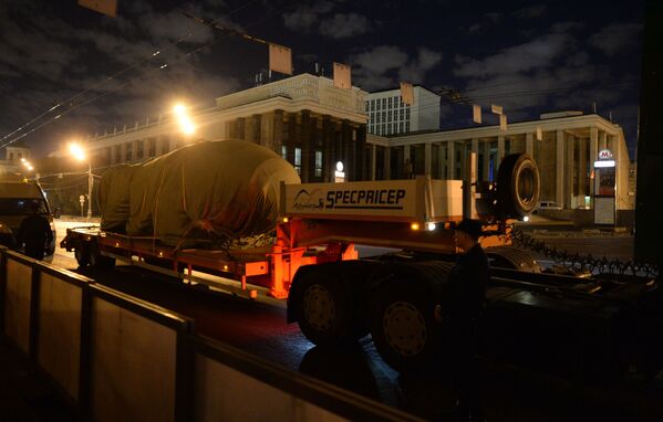 Transporte de uma réplica da Tsar Bomba termonuclear para Moscou - Sputnik Brasil