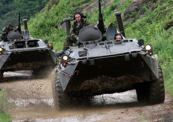 Veículos blindados russos BTR-80. - Sputnik Brasil